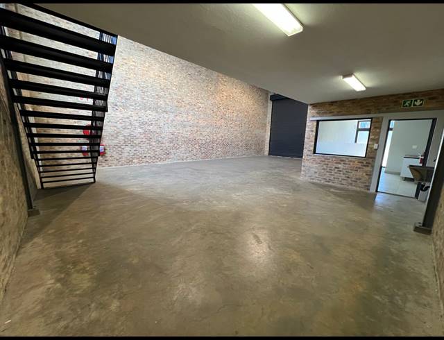 188M² WAREHOUSE TO LET IN LASER PARK